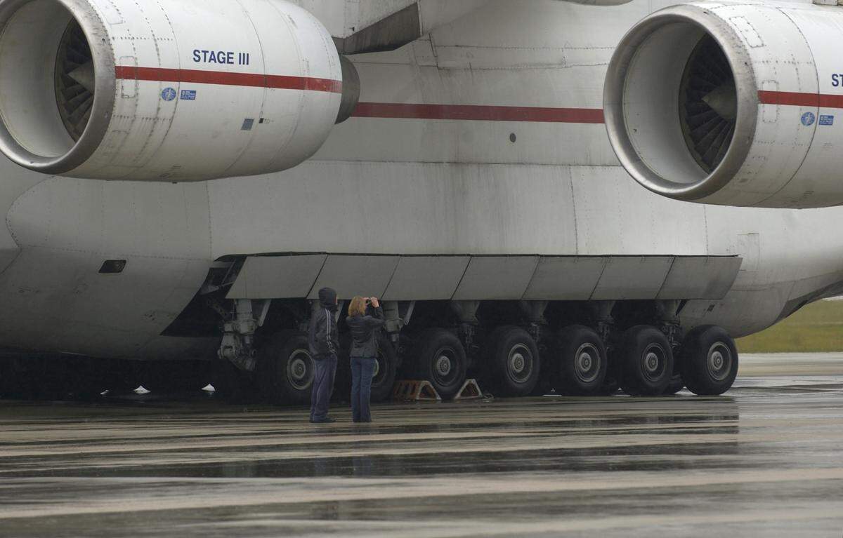 Two people take pictures of the Antonov An-225 parked at Raleigh-Durham International Airport on Oct. 27, 2006. The world’s largest aircraft, based in Ukraine, was in the Triangle to carry a portable power plant to Tanzania.