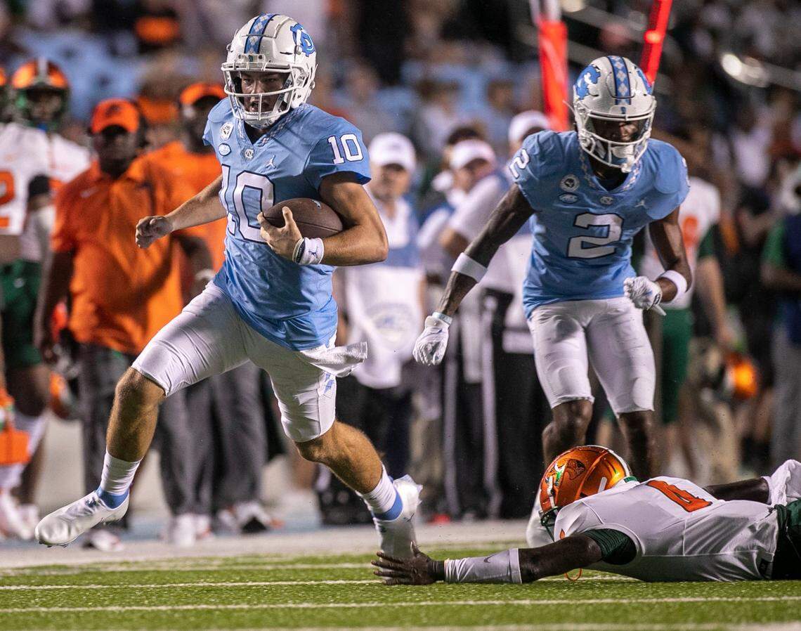 North Carolina quarterback Drake Maye (10) breaks open for a 42-yard gain in the first quarter on Saturday, August 27, 2022 at Kenan Stadium in Chapel Hill, N.C.