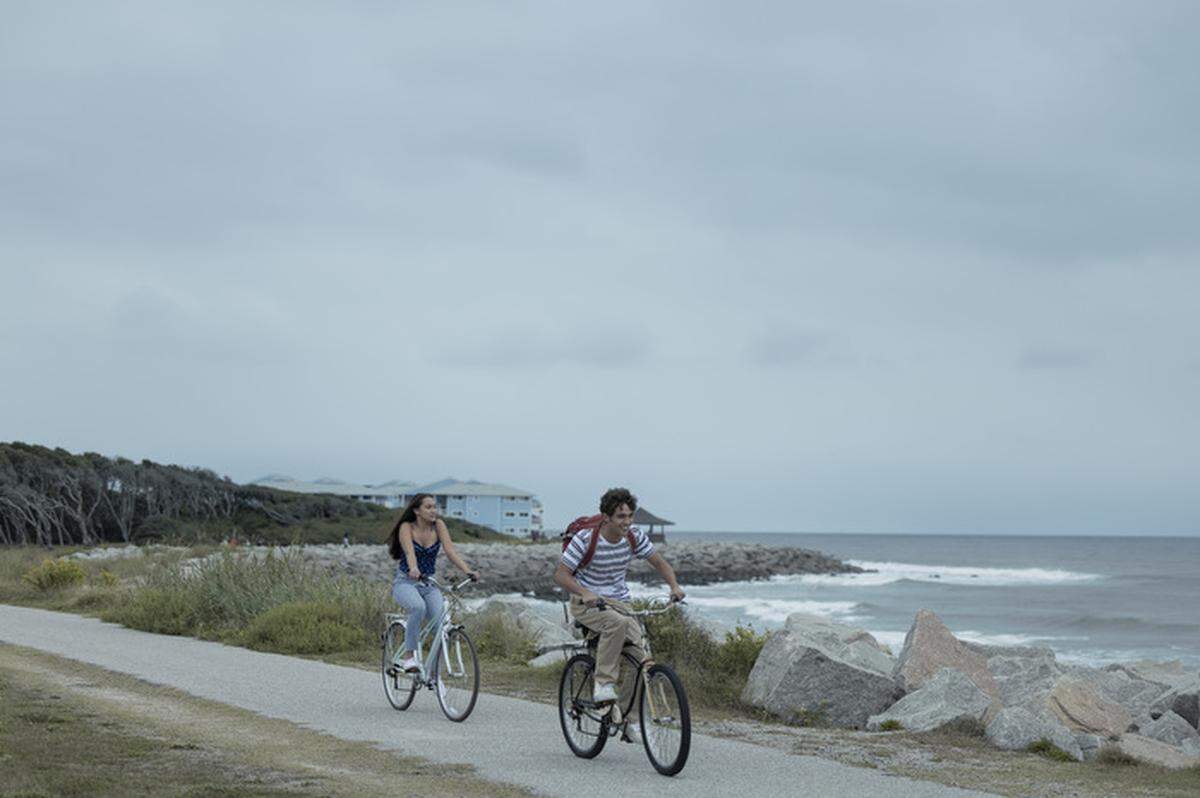 Lola Tung (Belly) and David Iacono (Cam) in Amazon’s “The Summer I Turned Pretty.” The series was filmed in the Wilmington, North Carolina, area.