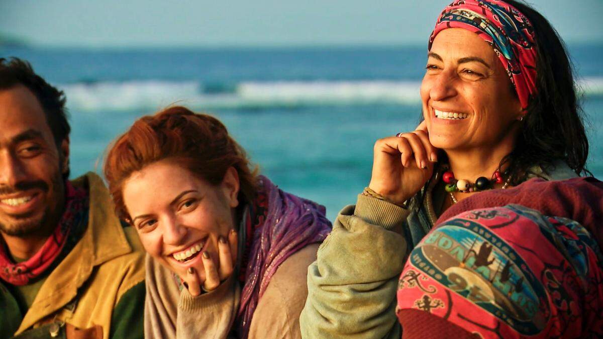 “Mamma Bear” – In one of the most emotional reward challenges of the season, castaways fight for their chance to win letters from home. Alliances begin to crumble and individual plans emerge after players compete in a race of balance, speed and puzzle skills to earn immunity and a spot in the final five, on “Survivor.” Jeff Probst serves as host and executive producer. Pictured (L-R): Ben Katzman, Kenzie Veurink Petty and Maria Gonzalez.