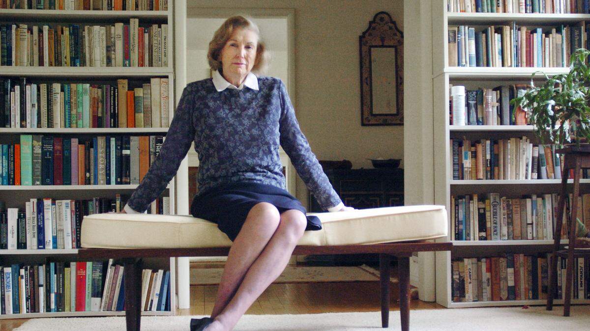 Elizabeth Spencer photographed in front of a personal library in 2005 in Chapel Hill.