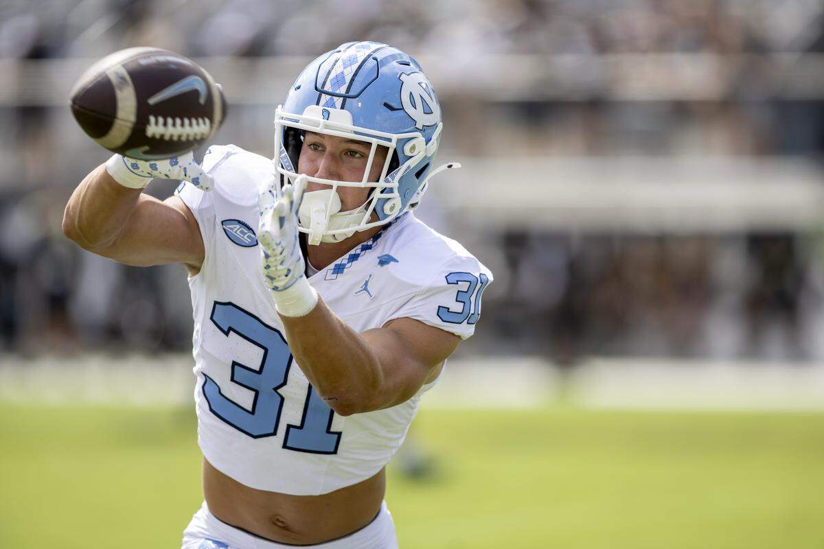 North Carolina defensive back Will Hardy (31) warms up for the Tar Heels’ game against the University of Central Florida on Saturday, September 20, 2025 in Orlando, Fla.