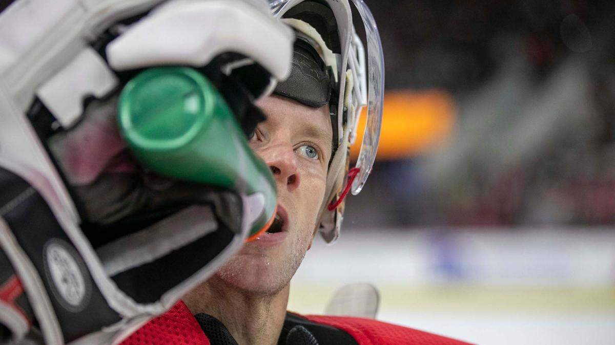 Carolina Hurricanes’ goalie Antti Raanta (32) hydrates during a time-out against the Senators on Thursday, December 2, 2021 at PNC Arena in Raleigh, N.C.