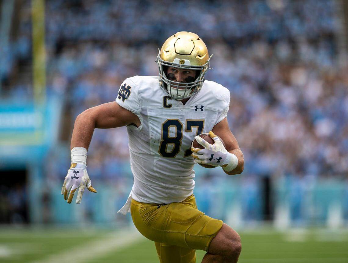 Notre Dame’s Michael Mayer (87) scores, untouched on a 10-yard pass reception from quarterback Drew Pyne (10), to tie the score 7-7 against North Carolina in the second quarter on Saturday, September 24, 2022 at Kenan Stadium in Chapel Hill, N.C.
