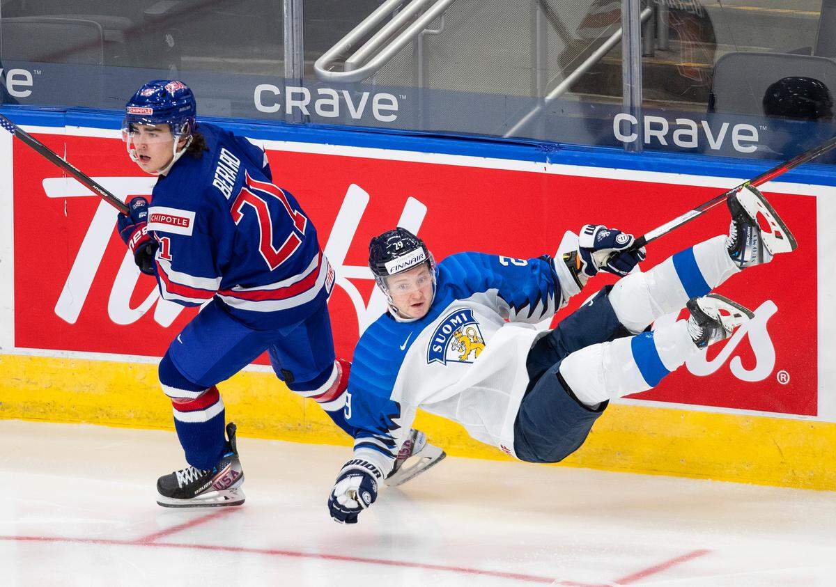 United States’ Brett Berard (21) checks Finland’s Kasper Simontaival (29) during the third period of an exhibition game in Edmonton, Alberta, Thursday, Dec. 23, 2021, before the IIHF World Junior Hockey Championship tournament. (Jason Franson/The Canadian Press via AP)