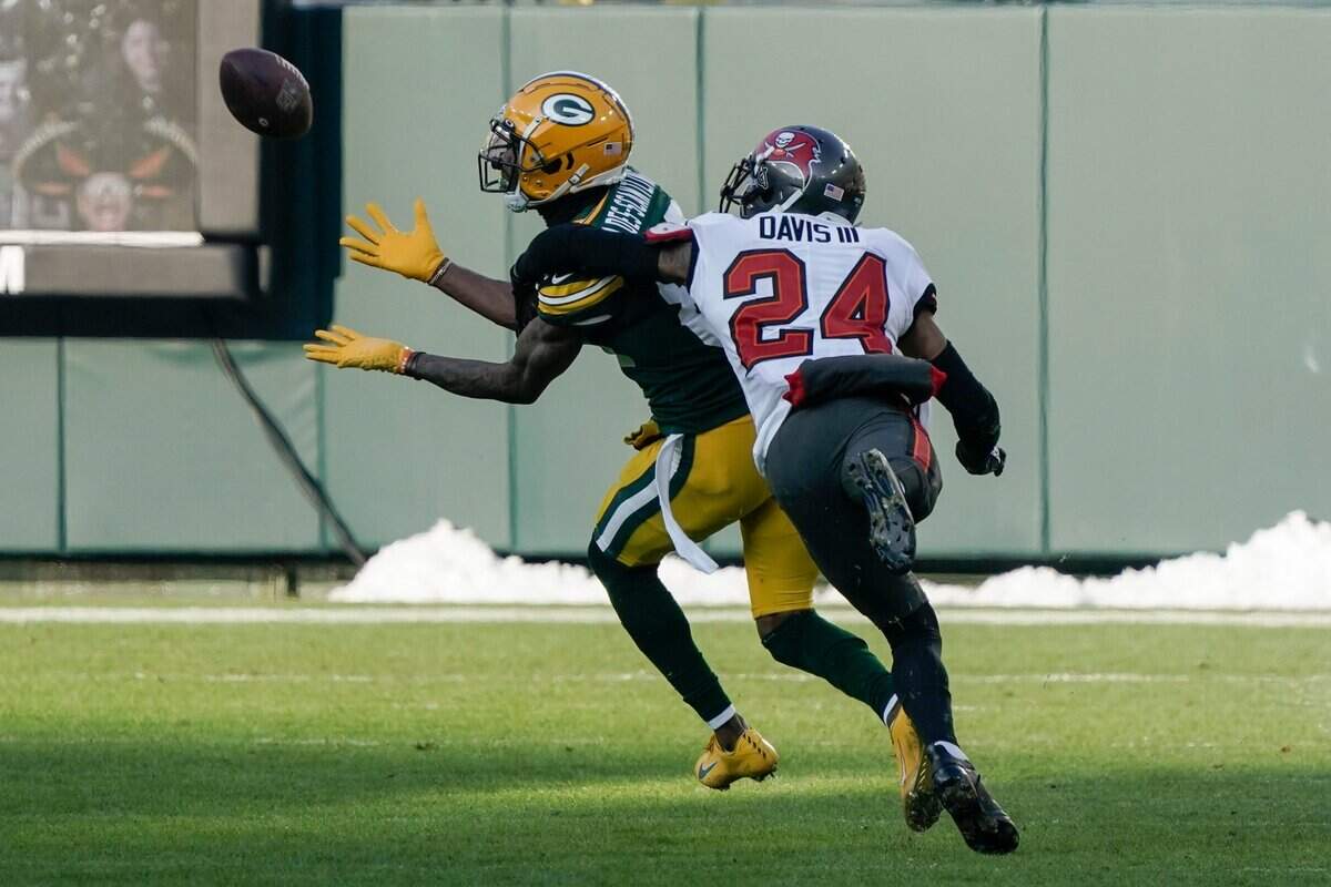 Tampa Bay Buccaneers’ Carlton Davis (24) tries to defend against Green Bay Packers’ Marquez Valdes-Scantling as he makes a 50-yard touchdown catch during the first half of the NFC championship NFL football game in Green Bay, Wis., Sunday, Jan. 24, 2021.