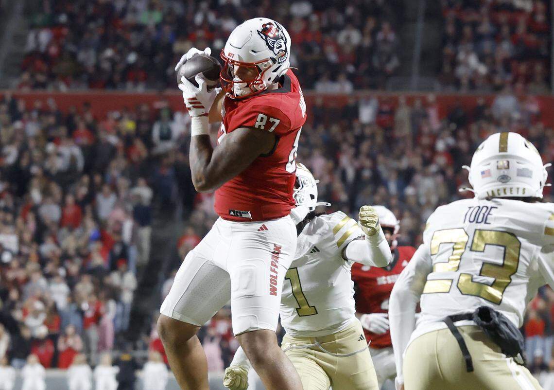 N.C. State tight end Dante Daniels (87) pulls in a reception in the first half of N.C. State’s game against Georgia Tech at Carter-Finley Stadium in Raleigh, N.C., Saturday, Nov. 1, 2025.