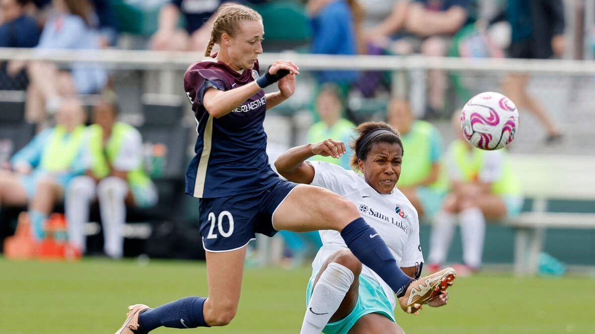 North Carolina forward Olivia Wingate (20) tries to get the ball by Kansas City defender Elizabeth Ball (7) during the second half of the Courage’s 1-0 victory over the Kansas City Current at WakeMed Soccer Park in Cary, N.C., Saturday, March 25, 2023.
