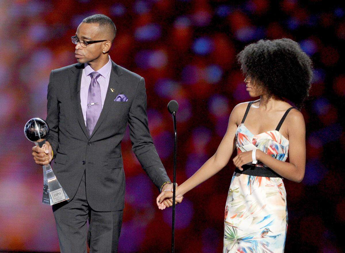 Stuart Scott accepts the Jimmy V Perseverance Award with his daughter Sydni during the 2014 ESPYS at Nokia Theatre L.A. Live on July 16, 2014 in Los Angeles, California.  