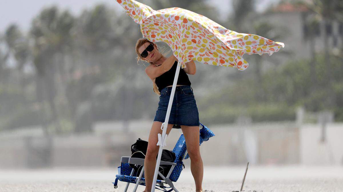 A Surfside Beach chair and umbrella rental firm agreed to a settlement with the family of a woman who was impaled by one of their products last summer.
