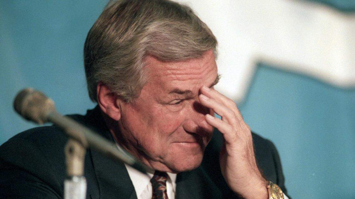 25 years since Dean Smith’s retirement: The 24 hours that changed Carolina basketball