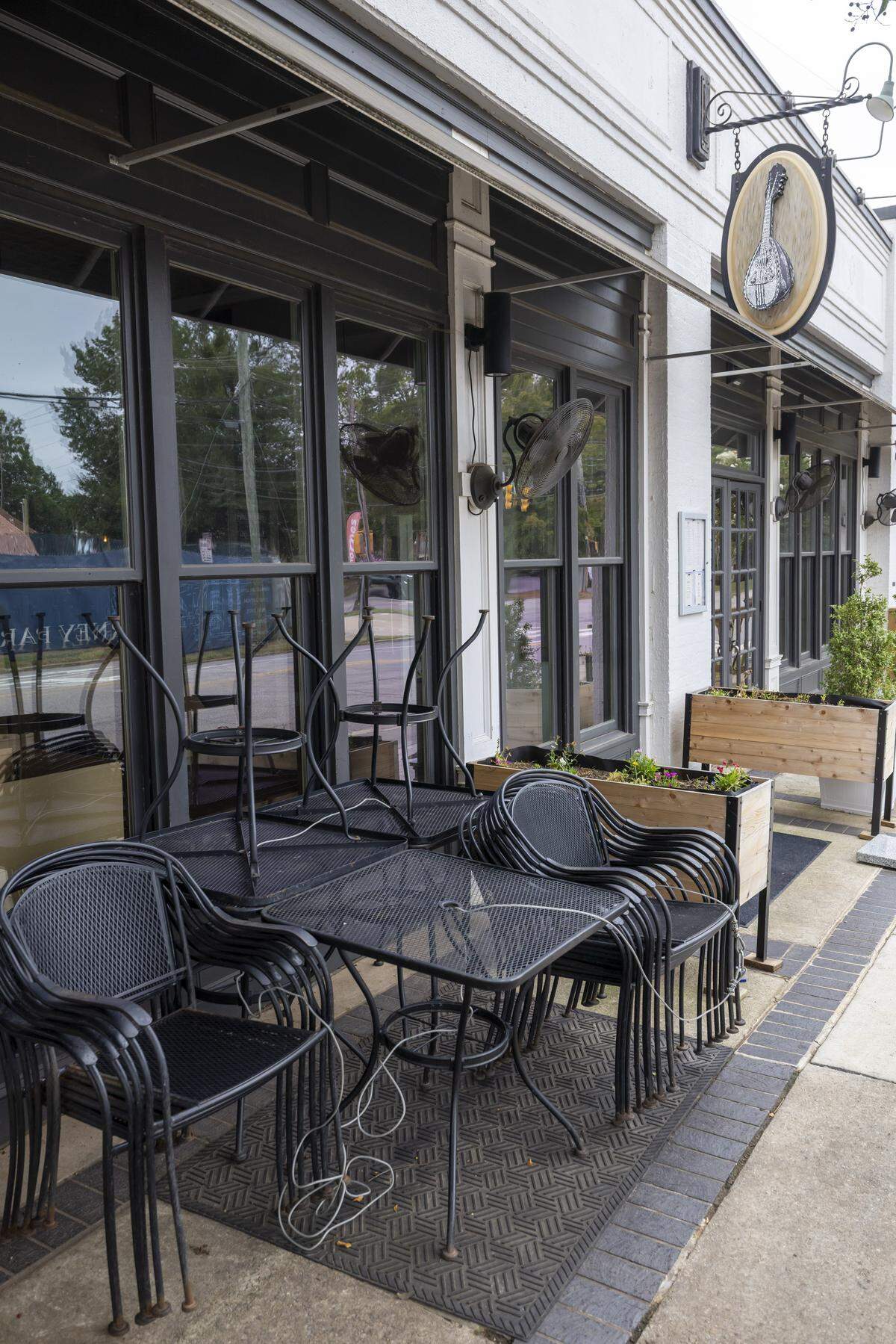 Mandolin abruptly closed in August 2025, ending a 14 year run as one of Raleigh’s top fine dining restaurants. Now a busy restaurant owner is planning a new Mexican concept. 