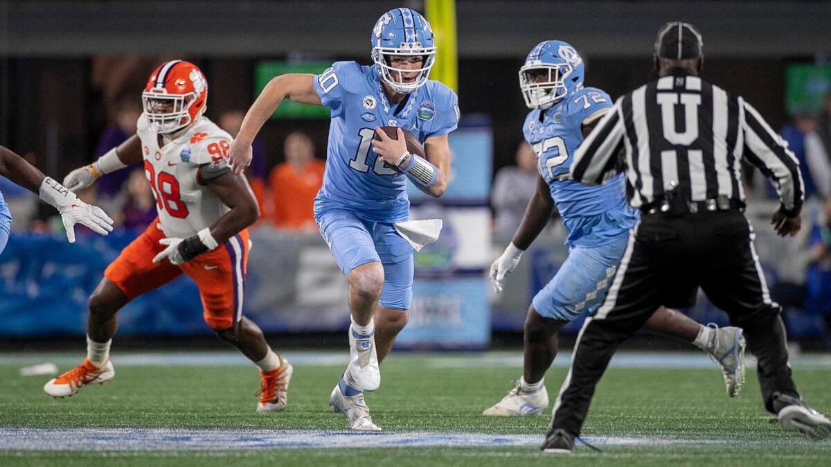 North Carolina quarterback Drake Maye (10) rushes for six yards in the second quarter against Clemson during the ACC Championship game on Saturday, December 3, 2022 at Bank of American Stadium in Charlotte, N.C.