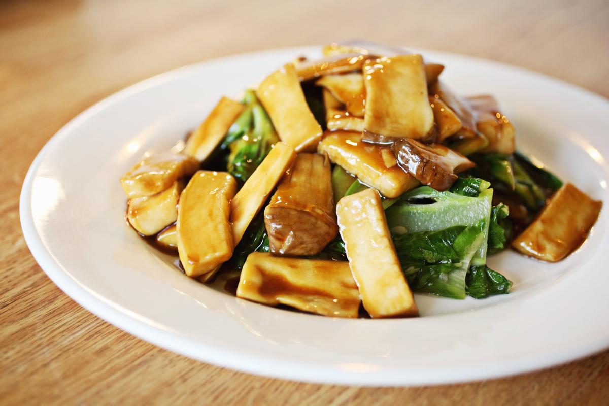 Chengdu 7’s stir-fried fresh pea tips with mushrooms raise the ante on the competition, with matsutake mushrooms playing earthy counterpoint to the delicate vegetal sweetness of leafy green shoots.