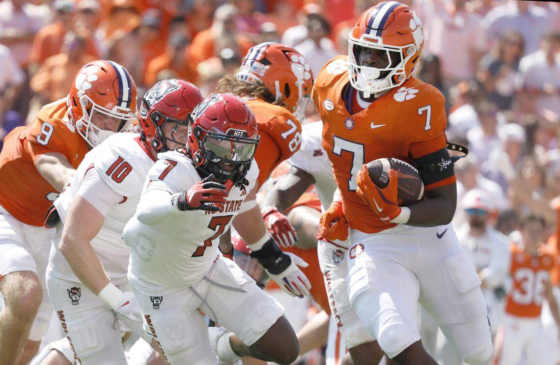 Clemson running back Phil Mafah (7) breaks free to score on a 38-yard touchdown run during Clemson’s 59-35 victory at Memorial Stadium in Clemson, S.C., Saturday, Sept. 21, 2024.