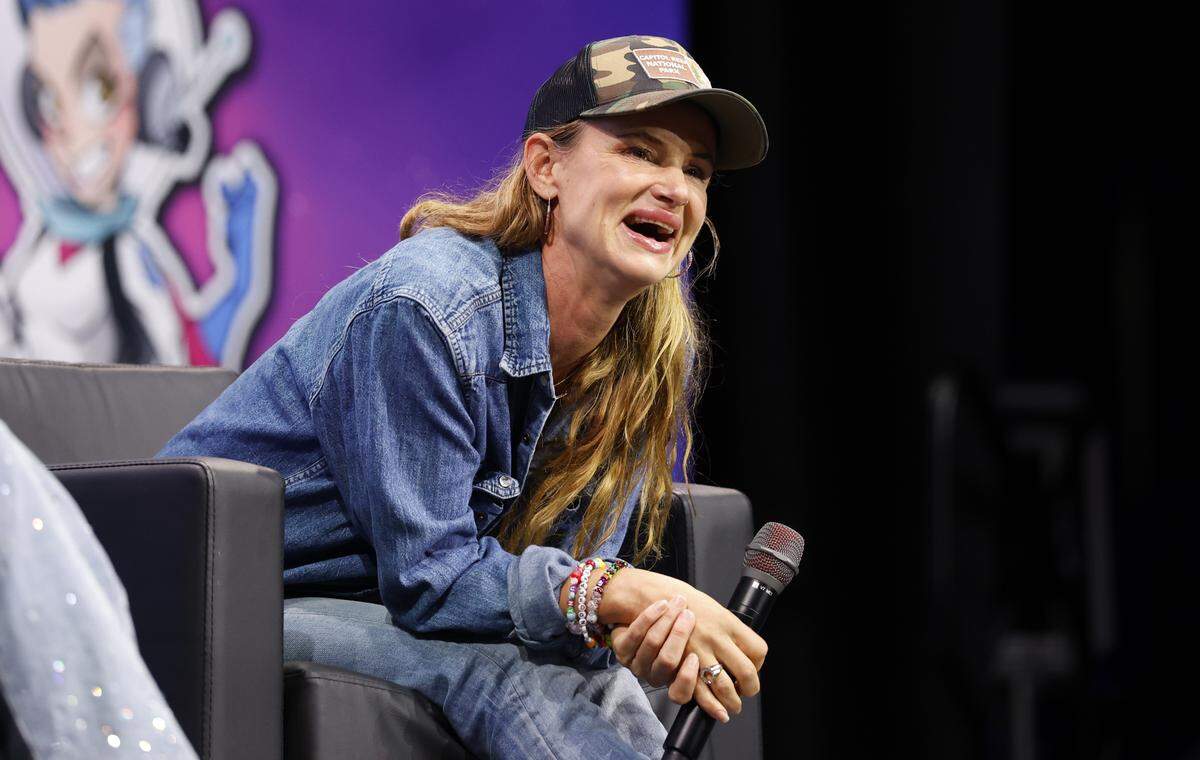 Juliette Lewis has fun with the audience during a Q&A at GalaxyCon Raleigh at the Raleigh Convention Center Sunday, July 27, 2025.
