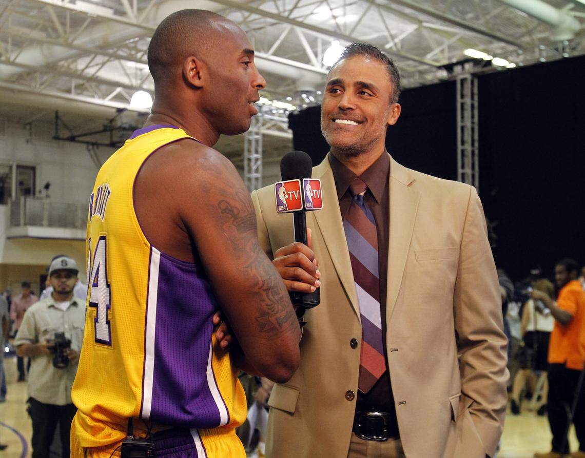 Los Angeles Lakers guard Kobe Bryant, left, talks with former NBA player and current NBA TV broadcaster Rick Fox during the Lakers NBA basketball media day at the team’s headquarters Saturday, Sept. 28, 2013, in El Segundo, Calif. (AP Photo/Alex Gallardo)
