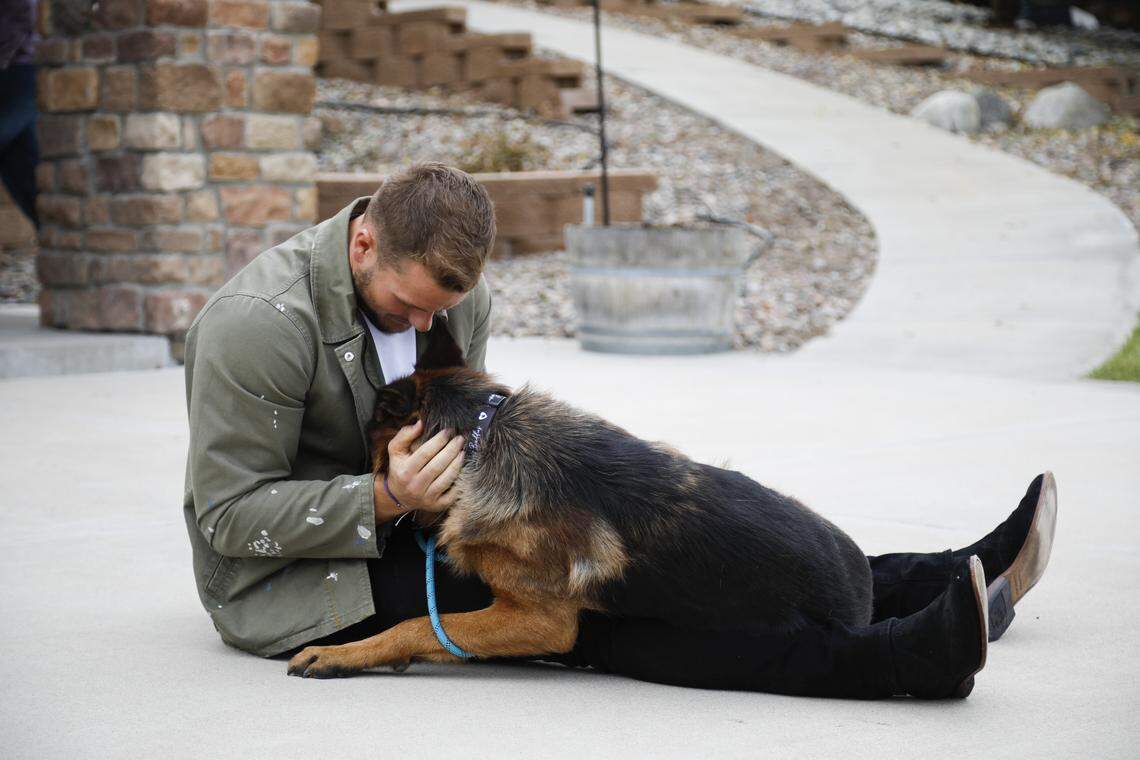 Colton Underwood with his dog Thor on “The Bachelor.”