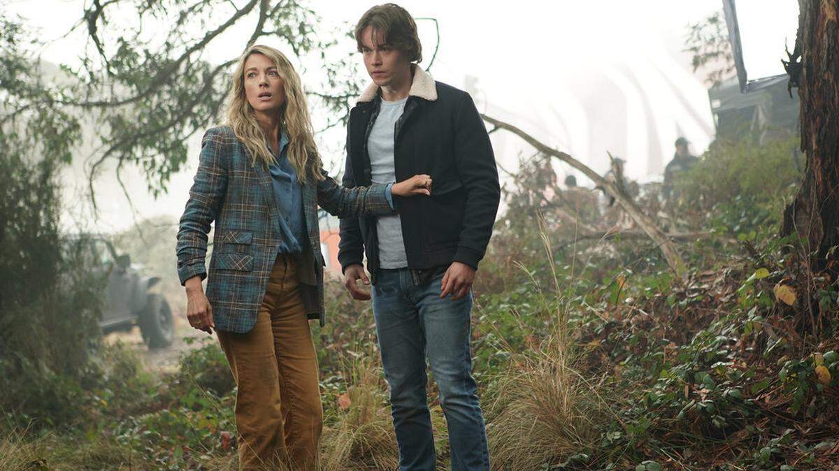 Natalie Zea as Eve Harris and Jack Martin as Josh Harris in the premiere episode of “La Brea” on NBC.