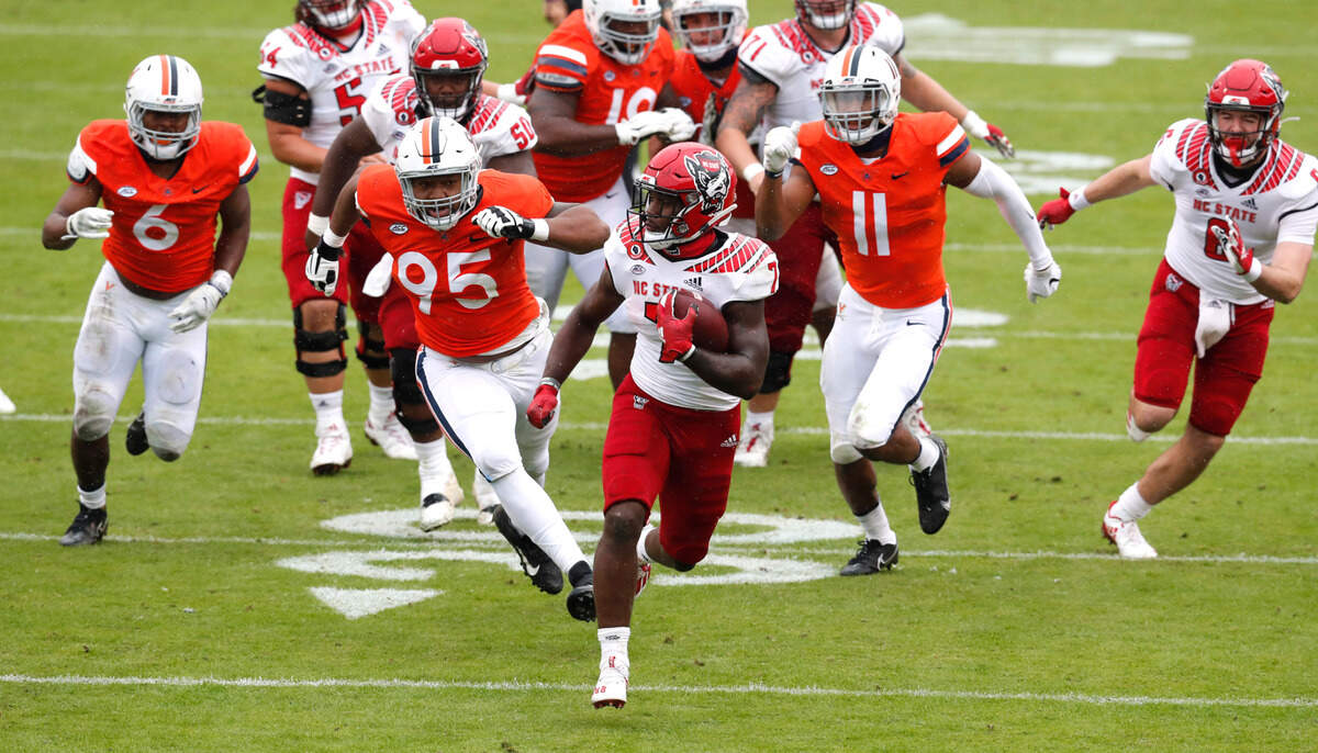 N.C. State’s Zonovan Knight (7) runs for a 35-yard touchdown during the first half of N.C. State’s game against Virginia at Scott Stadium in Charlottesville, Va., Saturday, Oct. 10, 2020.