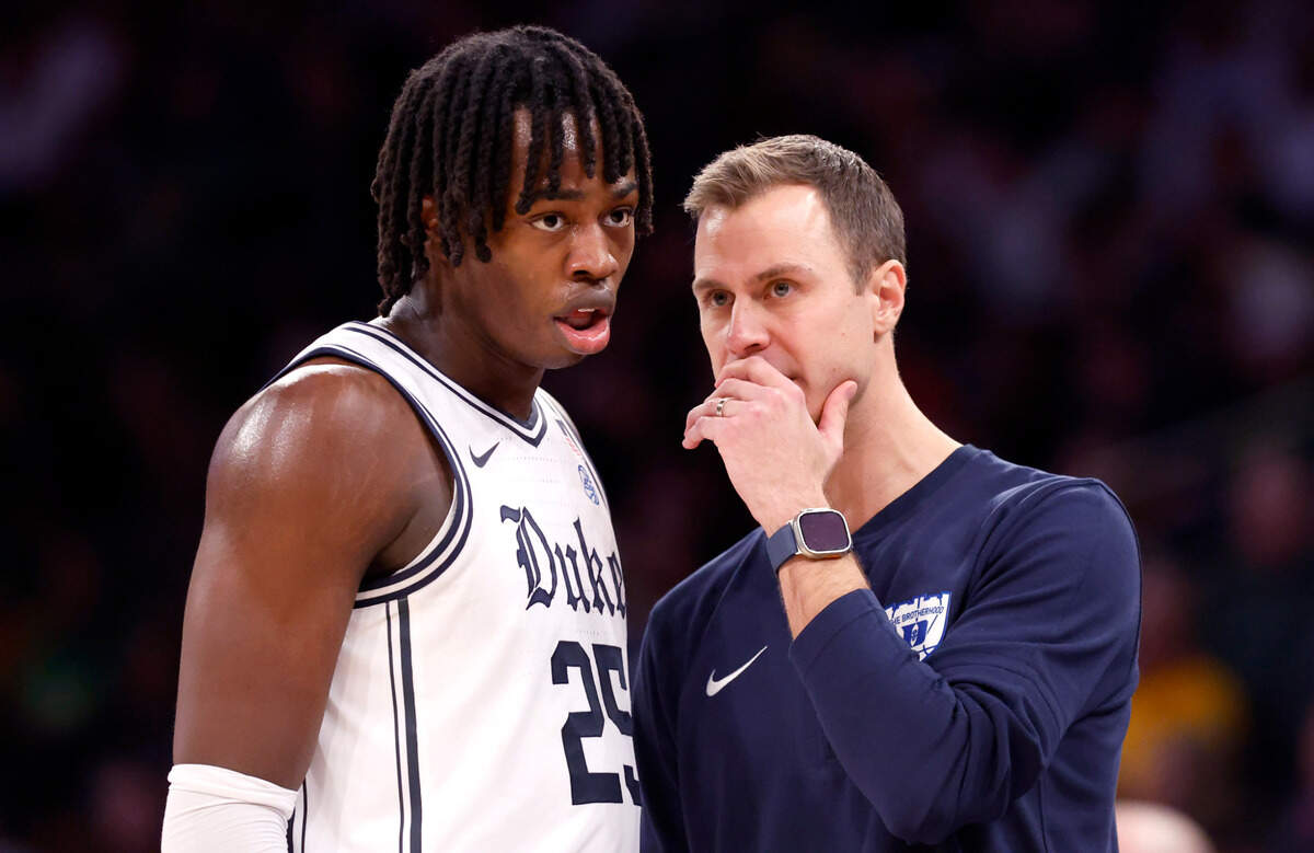 Duke head coach Jon Scheyer talks with Mark Mitchell (25) during the second half of Duke’s 78-70 victory over Baylor at Madison Square Garden in New York City Wednesday, Dec. 20, 2023.