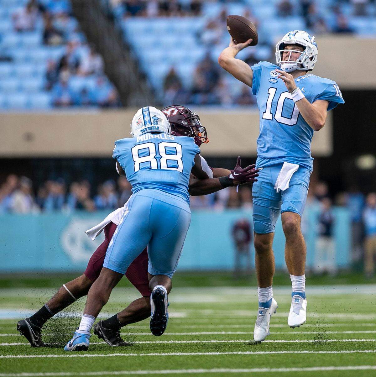 North Carolina quarterback Drake Maye (10) passes to Antonie Green for a 16-yard touchdown to give the Tar Heels’ a 21-3 lead over Virginia Tech on Saturday, October 1, 2022 at Kenan Stadium in Chapel Hill, N.C.