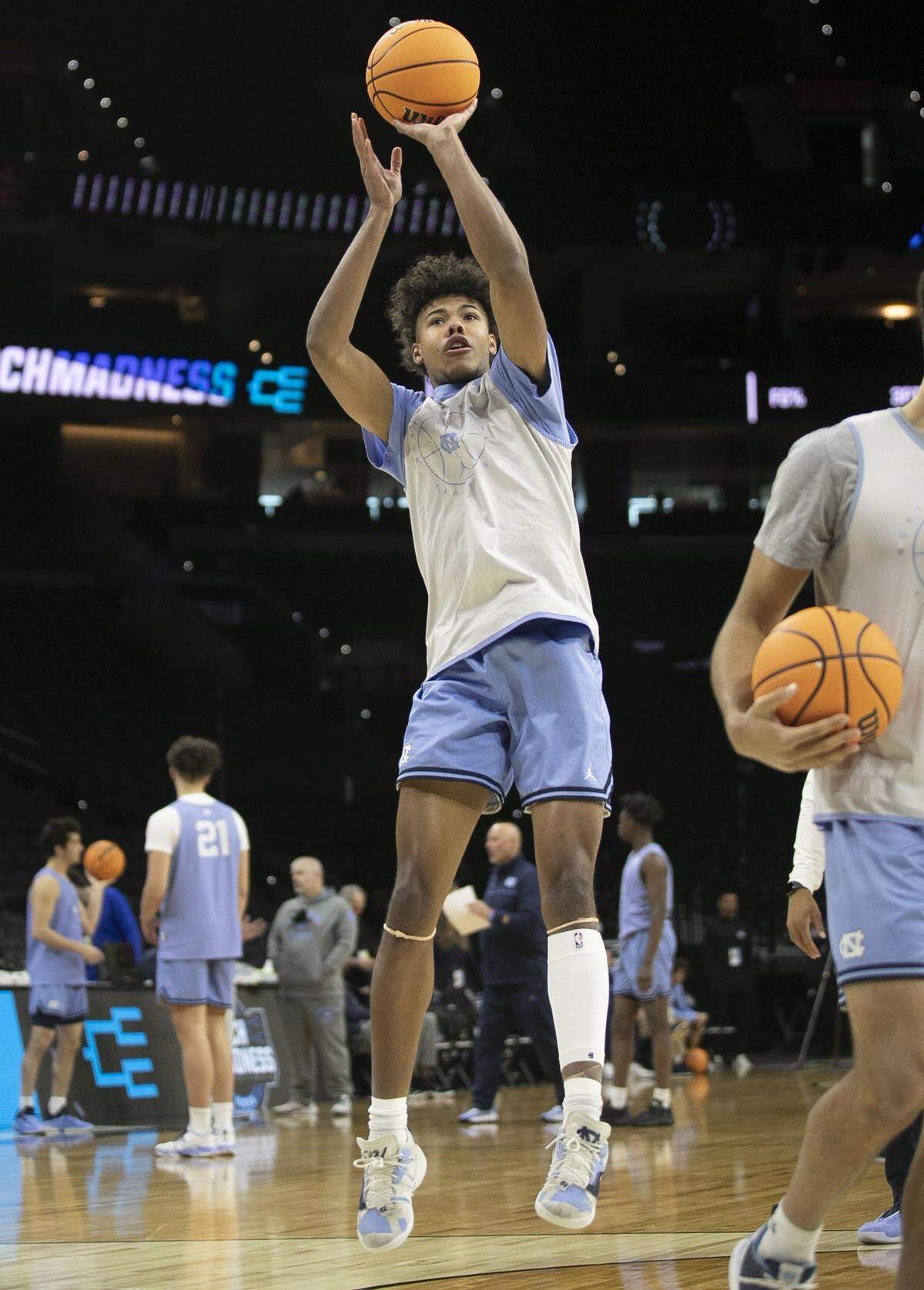 North Carolinas Puff Johnson (14)) works on his shooting form during the Tar Heels open practice on Thursday, March 24, 2022 at Wells Fargo Center in Philadelphia, Pa.