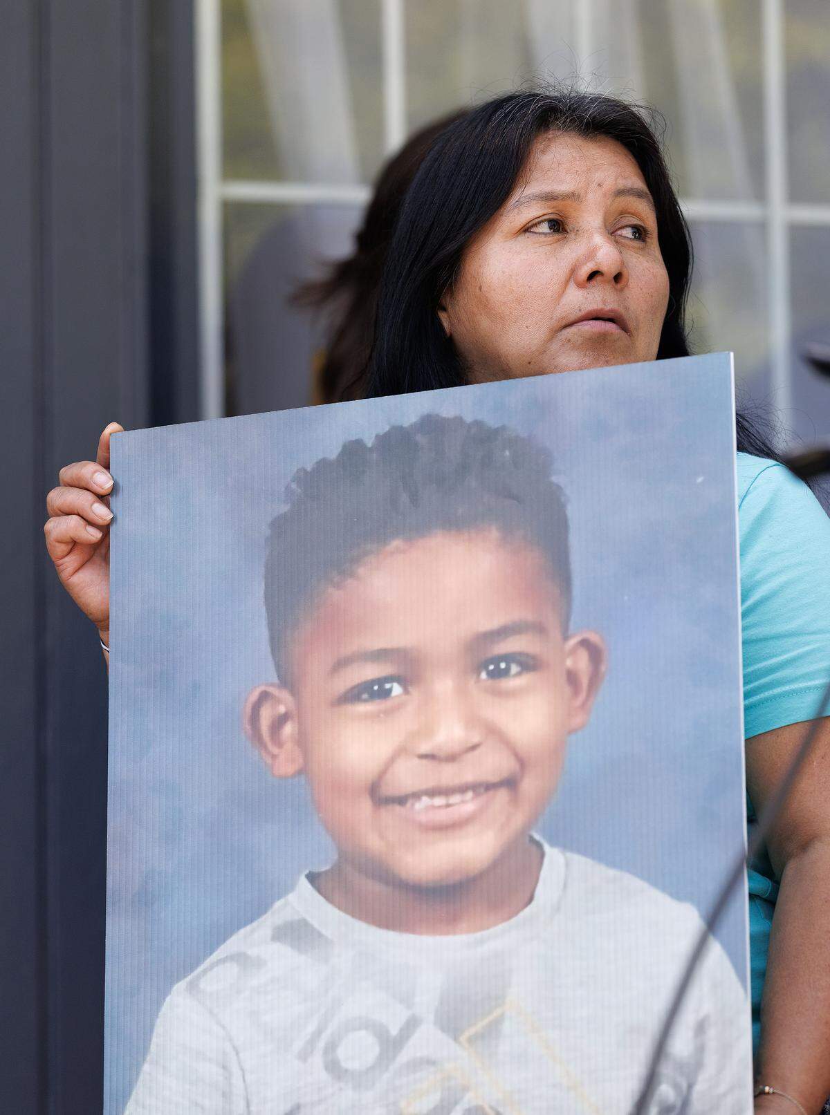 Catalina Muñoz holds a photograph during a press conference held in Durham, N.C. by Siembra NC on Thursday, April 9, 2026, of Denis, 6, a Burton Elementary School student who was detained by ICE and deported. 
