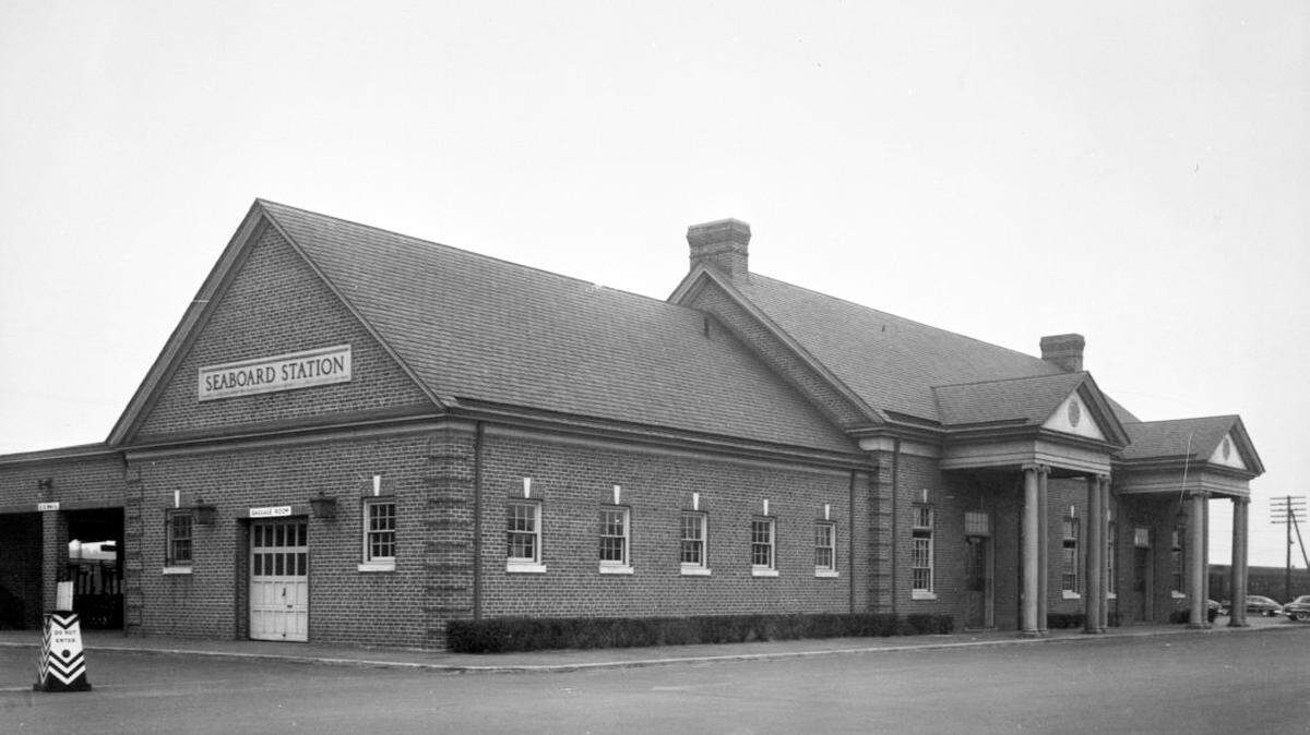 Seaboard Air Lines Depot in Raleigh, NC, 1950.