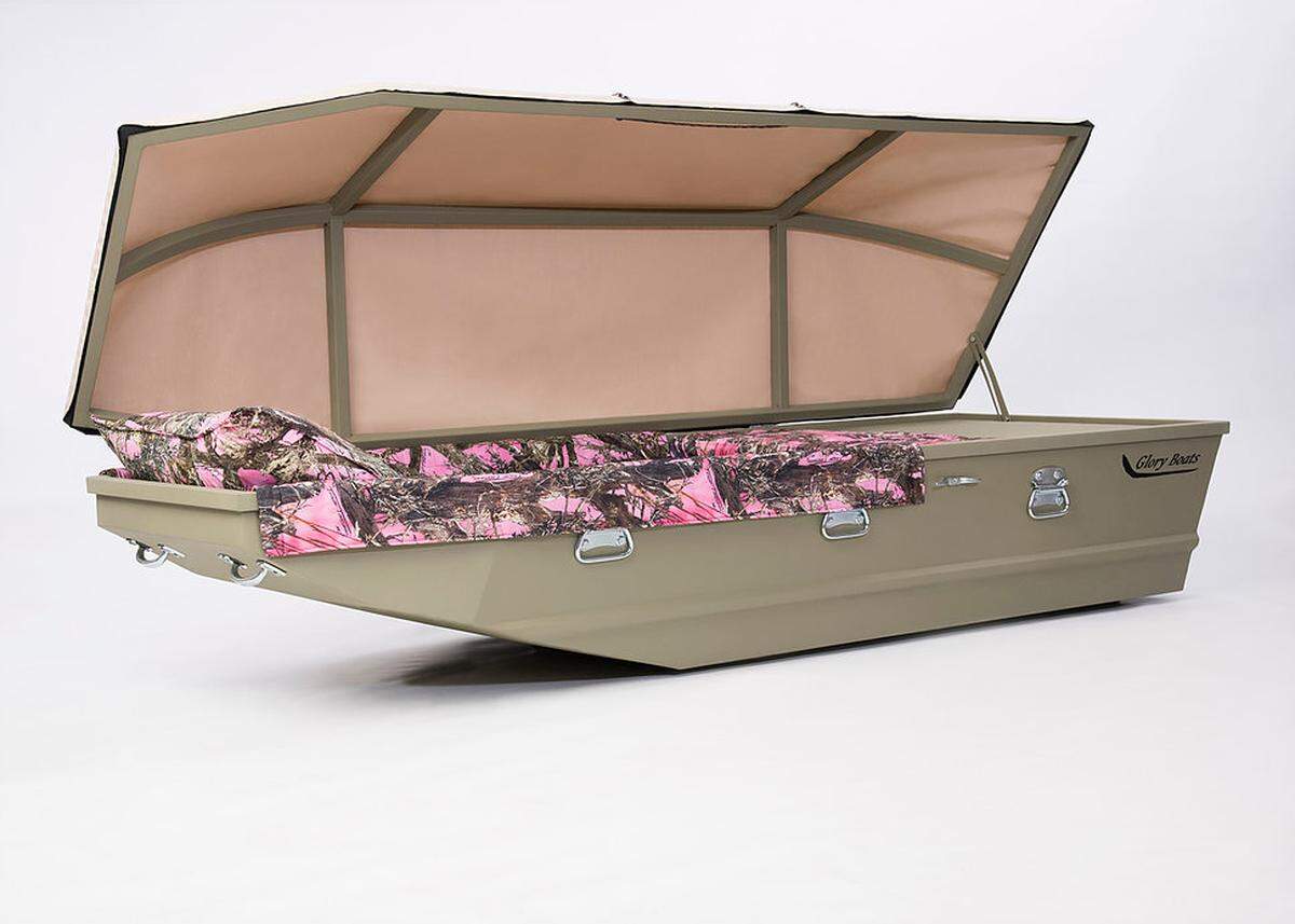 A Pink Camo version of a Glory Boat.