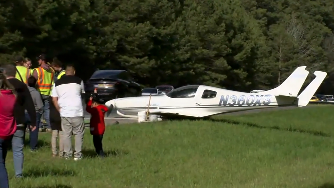 Single-engine plane makes emergency landing on US 1 in Chatham County