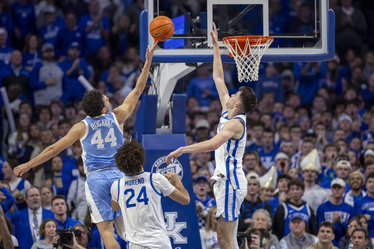 North Carolina guard Luka Bogavac (44) drives to the basket against Kentucky forward Andrija Jelavic (4) in the first half on Tuesday, December 2, 2025 at Rupp Arena in Lexington, Ky.