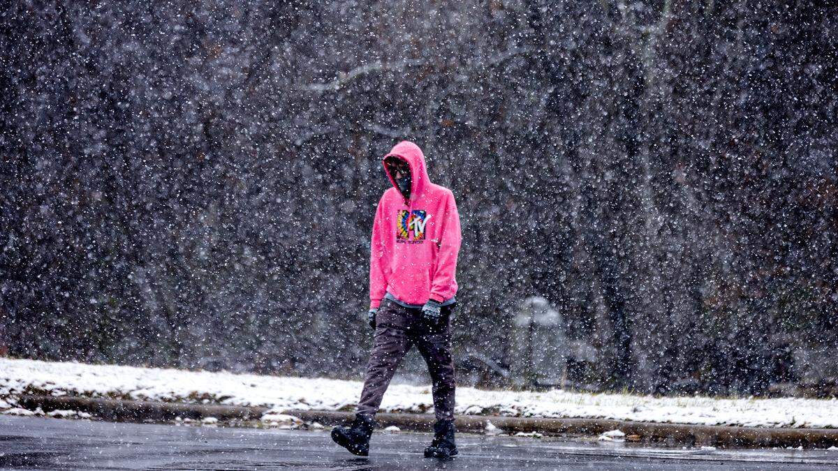 Snow falls as seen on Main Street in Yanceyville, N.C. about 30 miles north of Hillsborough, around noon Monday, Dec. 8, 2025.