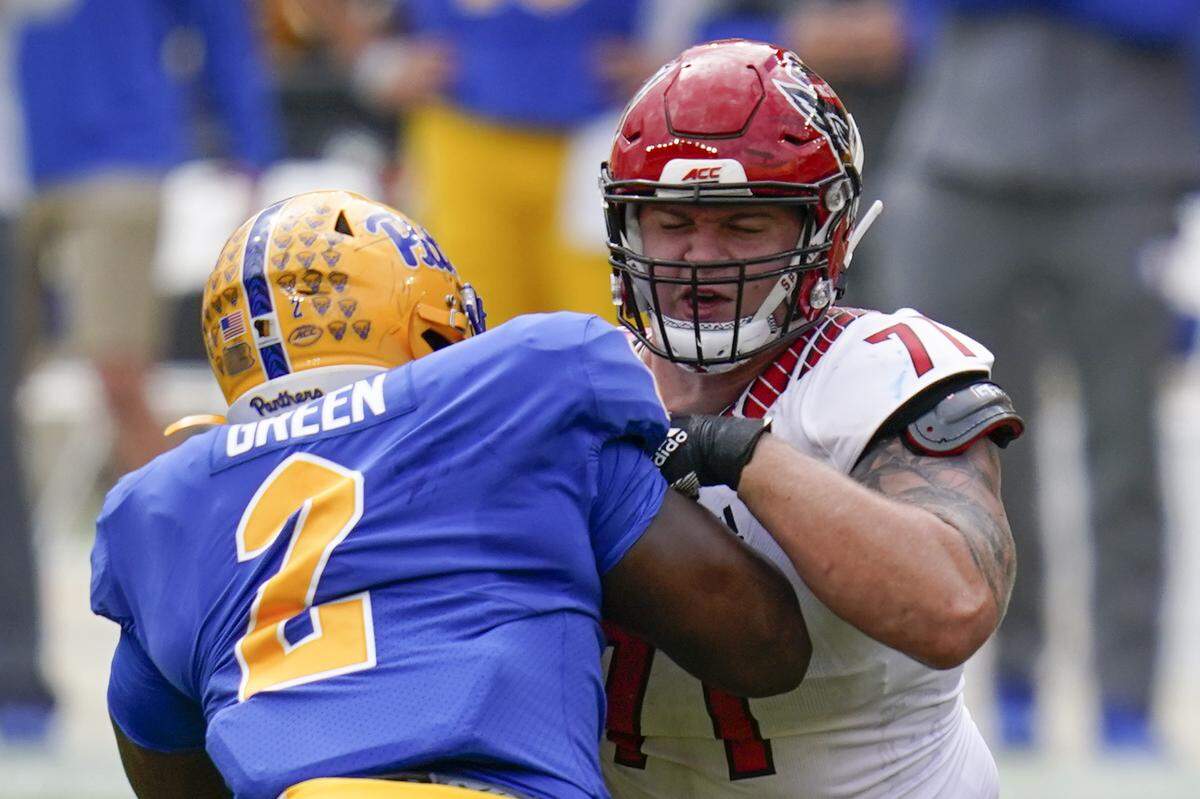 North Carolina State guard Joe Sculthorpe (71) plays against Pittsburgh during an NCAA college football game, Saturday, Oct. 3, 2020, in Pittsburgh.