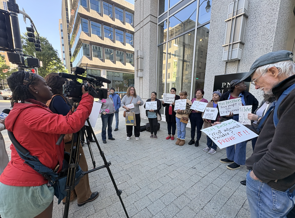 Chatham Estates residents showed up at PNC Plaza in downtown Raleigh to hand deliver a letter outlining their relocation demands Tuesday morning.