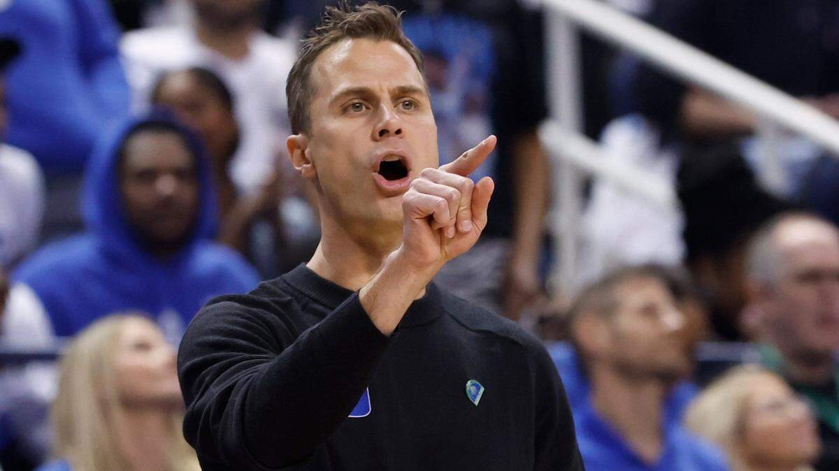 Duke head coach Jon Scheyer yells to his players during the first half of Duke’s game against Virginia in the finals of the ACC Men’s Basketball Tournament in Greensboro, N.C., Saturday, March 11, 2023.