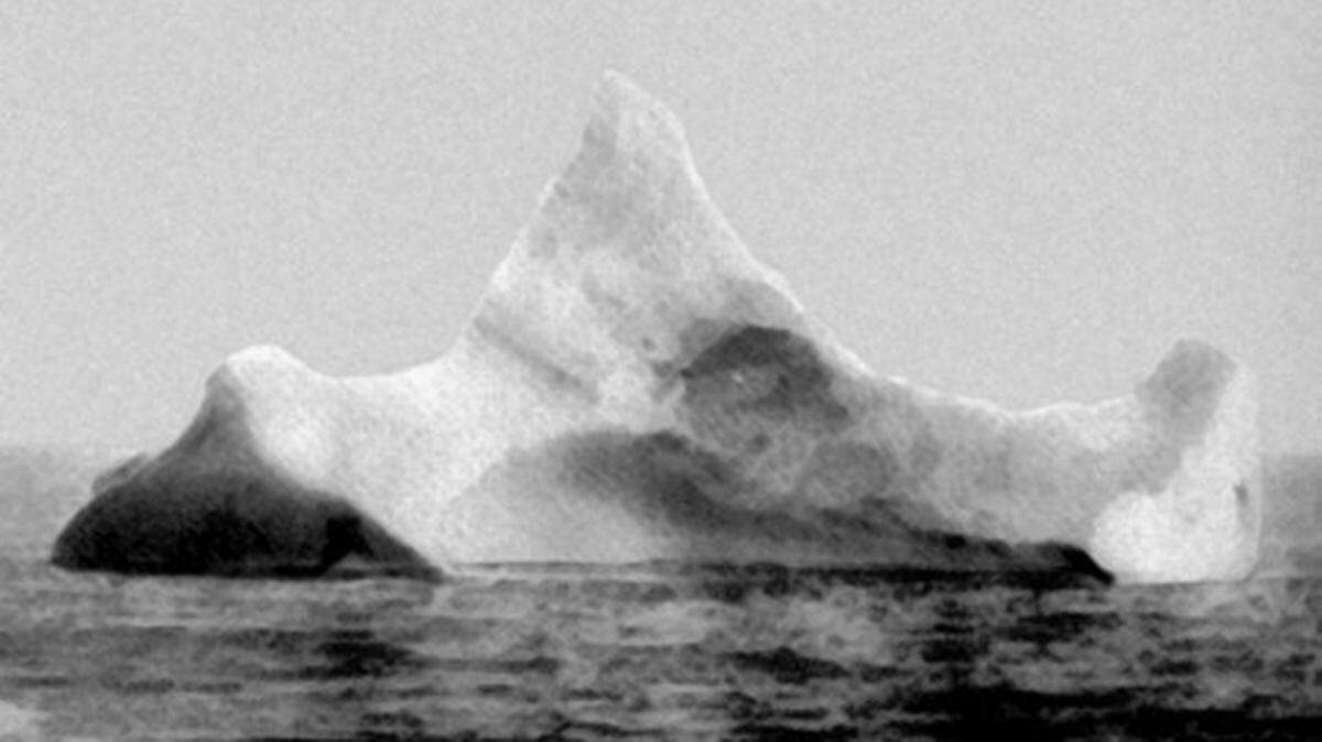 A photograph of an iceberg in 1910 from the US Coast Guard. This was not the iceberg spotted off Salter Path in 1940.