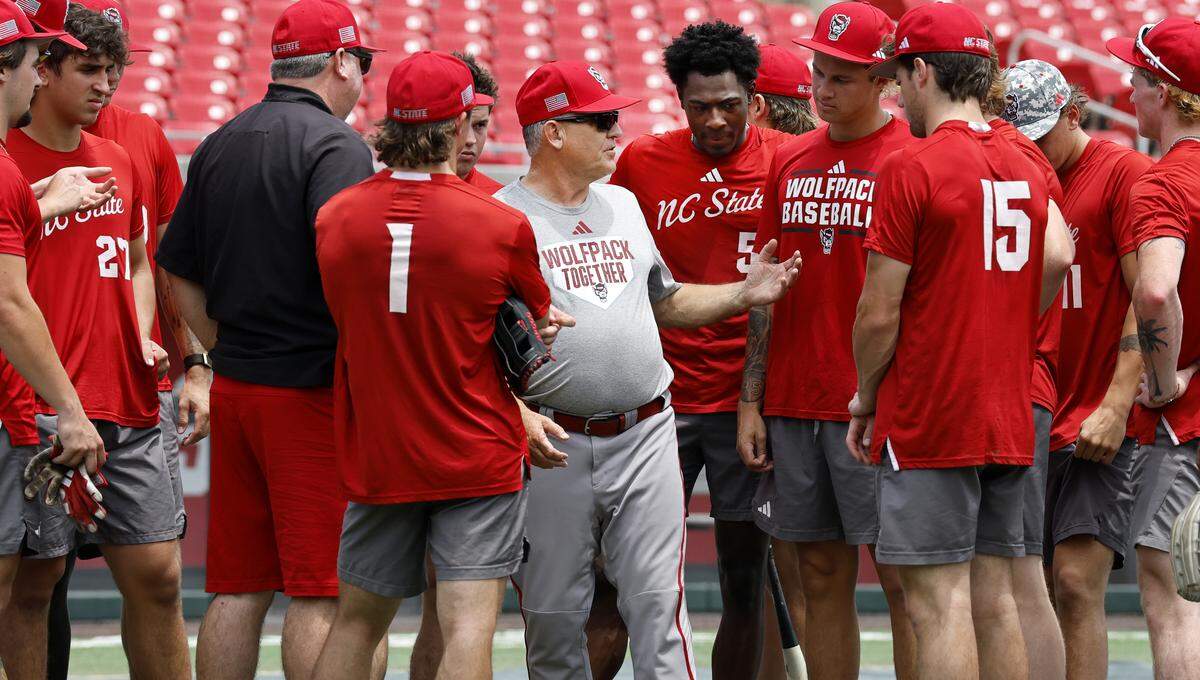 N.C. State head coach Elliott Avent talks to his team after their practice at Doak Field Tuesday, May 26, 2026. The Wolfpack is heading to Auburn for the Auburn Regional. 
