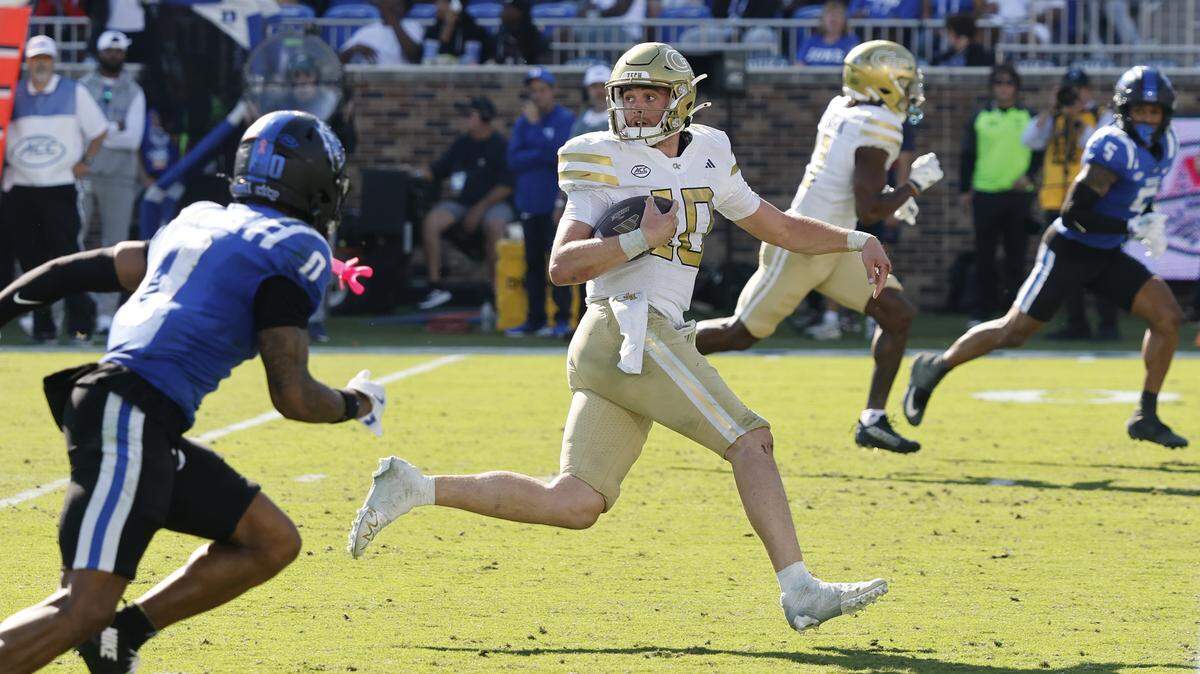 Georgia Tech quarterback Haynes King (10) looks back to the bench to see if he should down the ball while running for a 28-yard touchdown during the second half of Georgia TechÕs 27-18 victory over Duke at Wallace Wade Stadium in Durham, N.C., Saturday, Oct. 18, 2025.