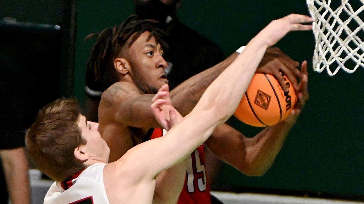 North Carolina State forward Manny Bates (15) goes after a rebound with Davidson forward Bates Jones (25) in an NIT game in March 2021. Jones is transferring to Duke next season for a final year of college basketball.