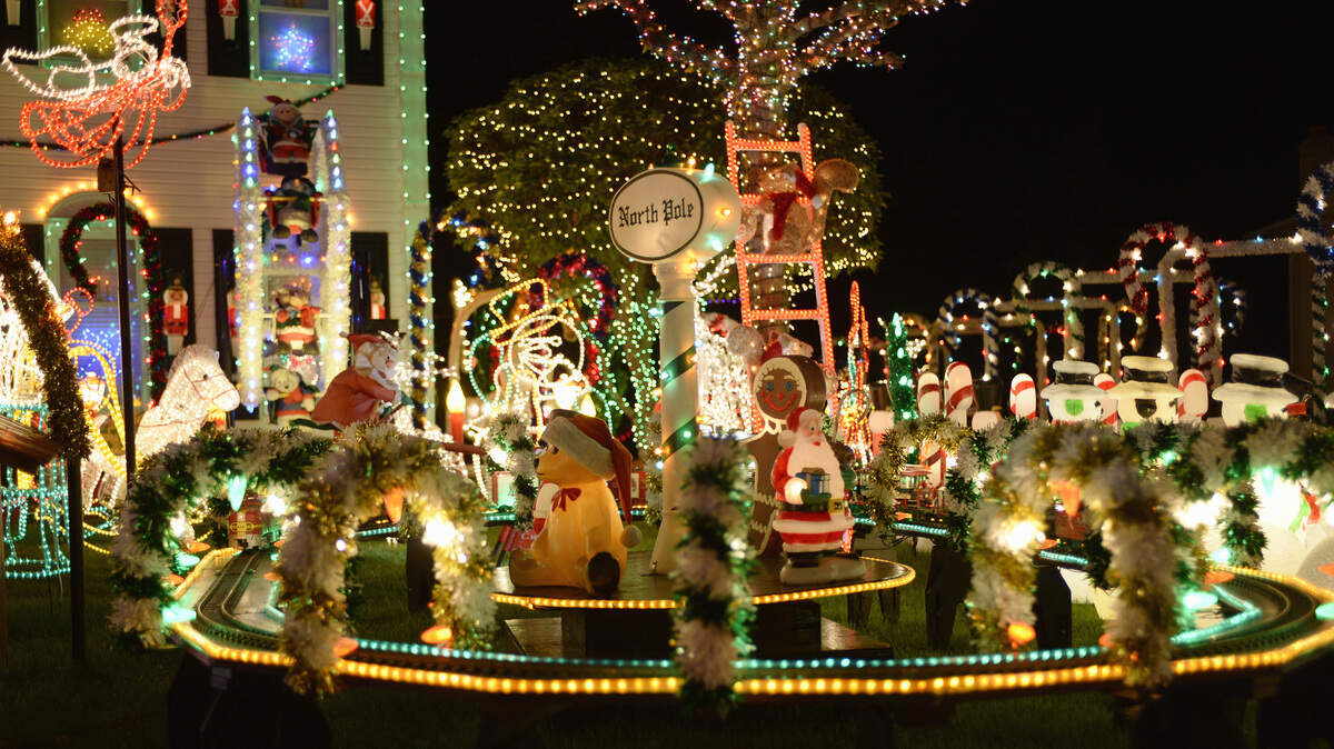 ABC’s “The Great Christmas Light Fight” features families and neighborhoods from across America decorating their homes to the extreme for Christmas with a total of $300,000 in prizes ($50,000 per episode) up for grabs.
