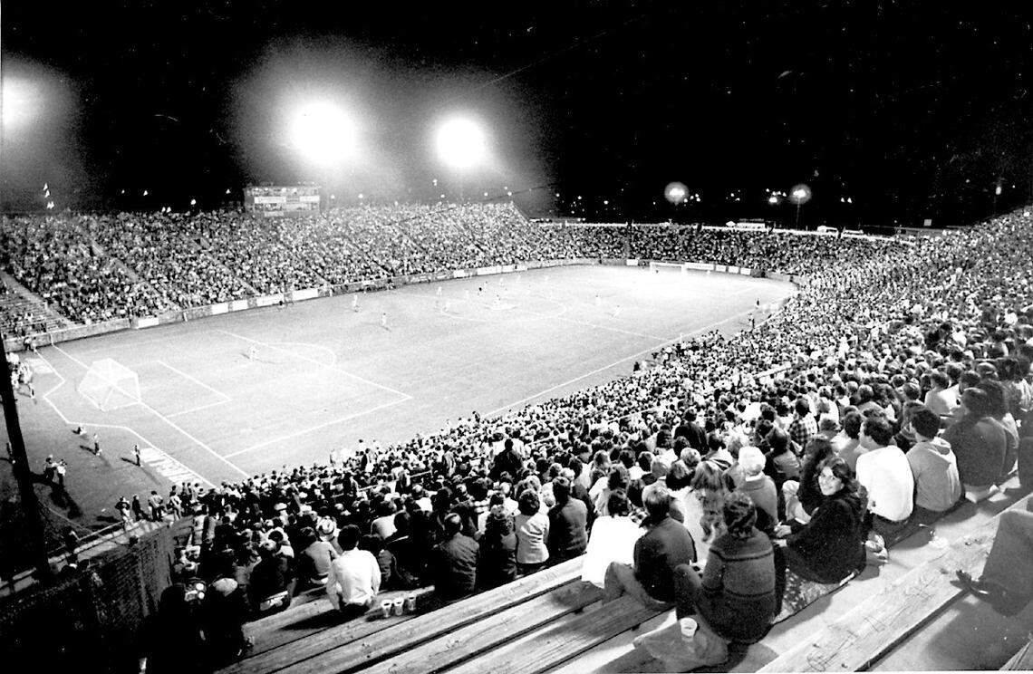 A rain-soaked crowd of 20,163 at Charlotte’s 24,000-seat Memorial Stadium watched the Carolina Lightnin’ win the American Soccer League championship, beating New York United 2-1 in double overtime in September 1981.