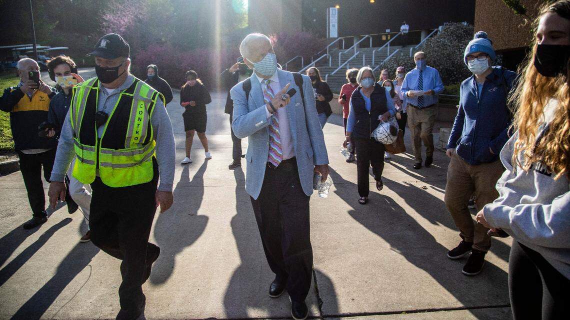 Roy Williams confronts his own vulnerabilities in human, emotional farewell to UNC
