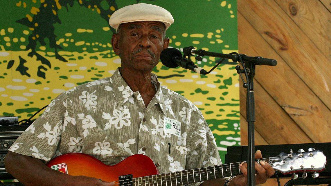 John Dee Holeman performs at the 2005 Festival for the Eno.