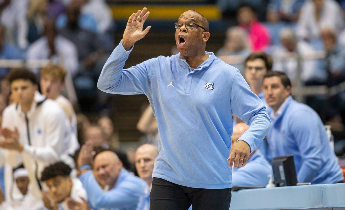 North Carolina coach Hubert Davis directs his players on offensive during the first half against UNC-Wilmington on Monday, November 7, 2022 at the Smith Center in Chapel Hill, N.C.