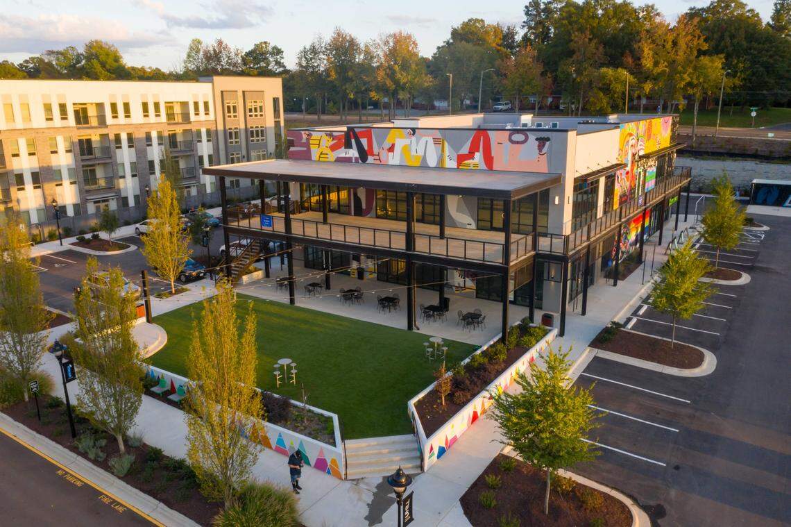 Dino’s, a new pizza shop from chefs Matt Kelly and Tom Cuomo, will open in Durham’s University Hill shopping center in spring 2025, moving into the former BB’s Crispy Chicken space.