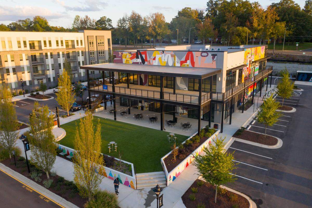 Dino’s, a new pizza shop from chefs Matt Kelly and Tom Cuomo, will open in Durham’s University Hill shopping center in spring 2025, moving into the former BB’s Crispy Chicken space.