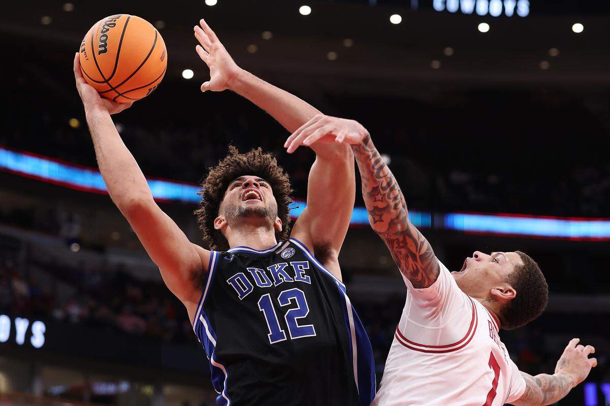 Duke’s Cameron Boozer goes up for basket against Trevon Brazile (7) of the Arkansas Razorbacks during the second half, November 27, 2025 in Chicago, Illinois. 
