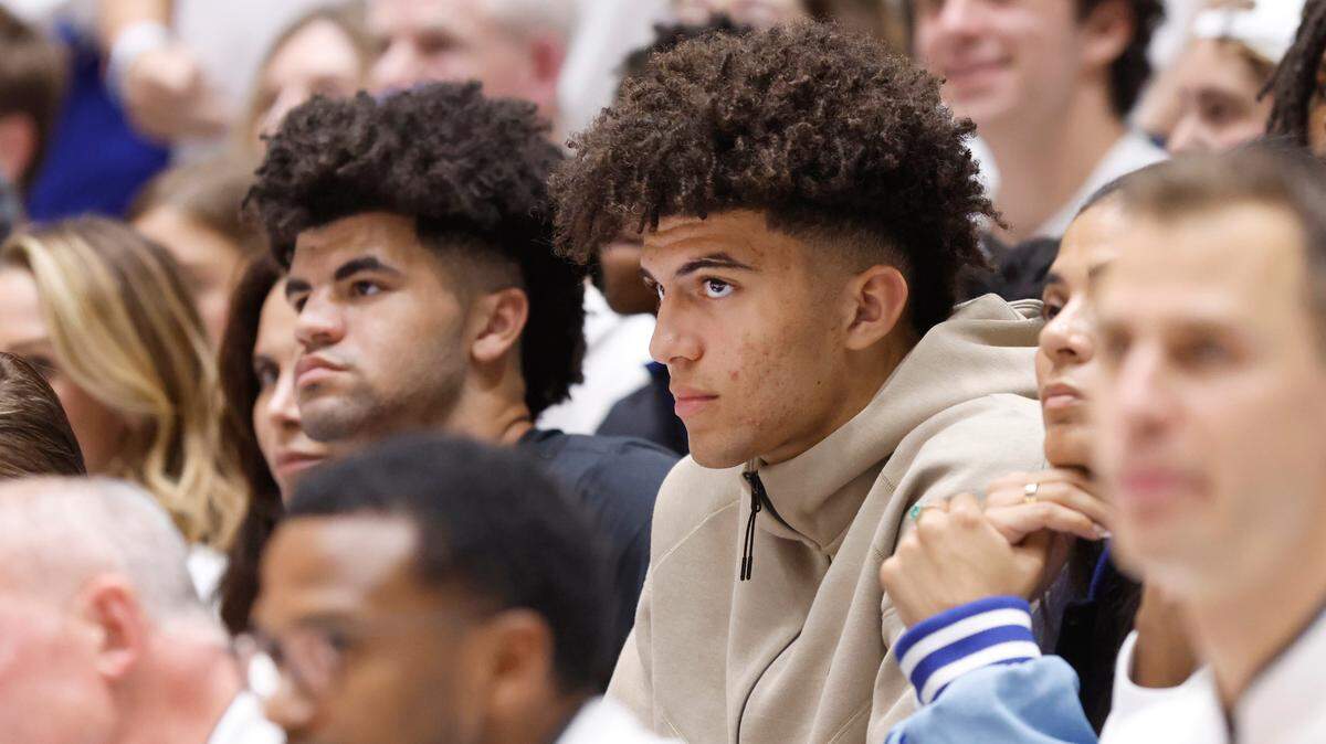 Cameron Boozer, center, and Cayden Boozer watch during the second half of Arizona’s 78-73 victory over Duke at Cameron Indoor Stadium in Durham, N.C., Friday, Nov. 10, 2023.