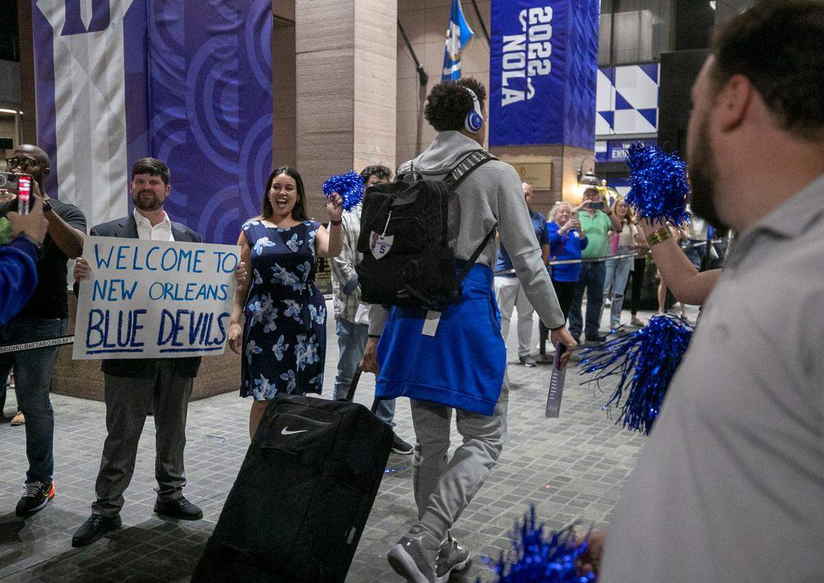 Duke’s Paolo Banchero is greeted by an entourage of hotel staff and fans as the Blue Devils arrive for the NCAA Final Four at the InterContinental Hotel on Tuesday, March 29, 2022 in New Orleans, La.